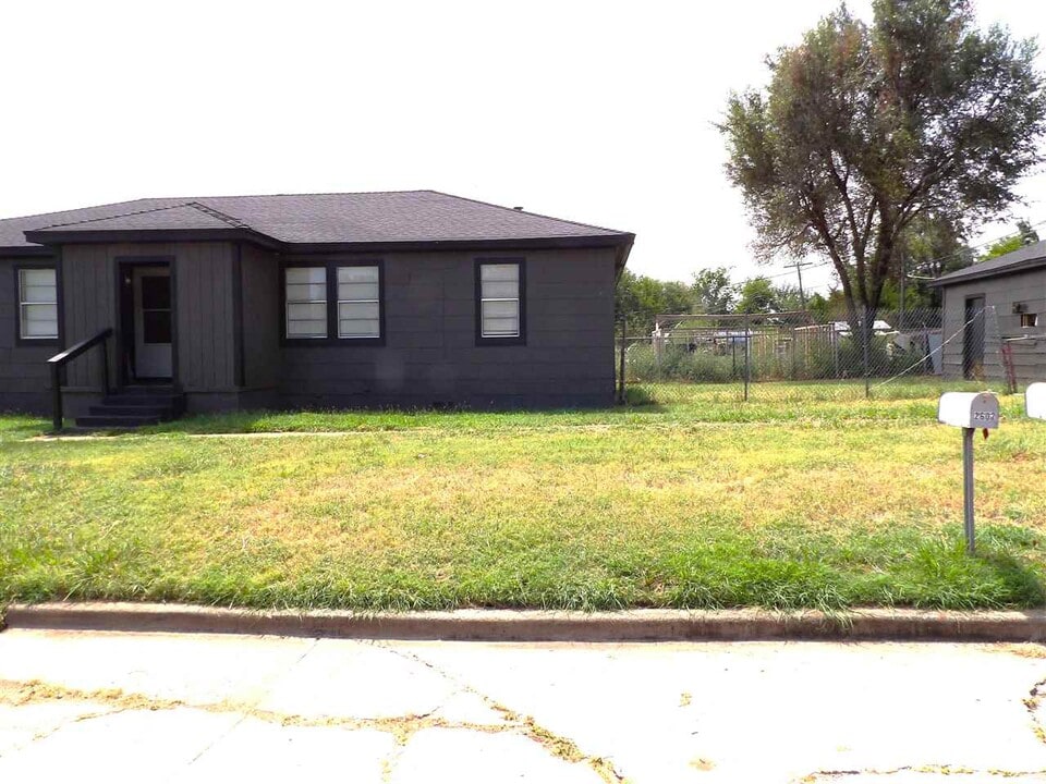 2604 NW Pollard Ave in Lawton, OK - Building Photo