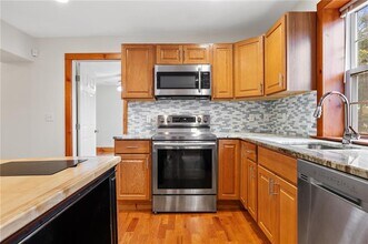 75 Albany St in Poughkeepsie, NY - Building Photo - Building Photo
