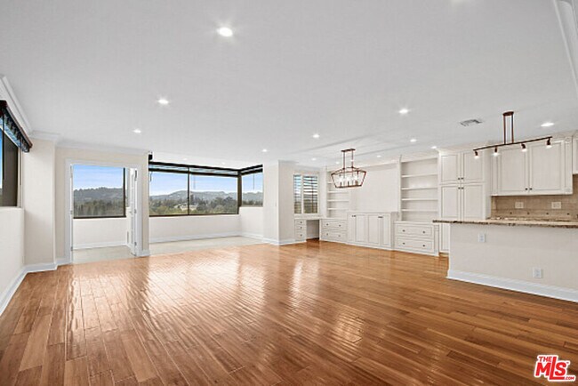 property at 875 Comstock Ave