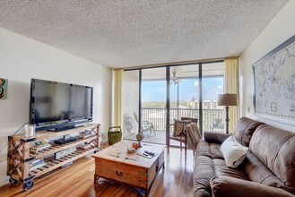 17 Royal Palm Way-Unit -603 in Boca Raton, FL - Building Photo - Building Photo