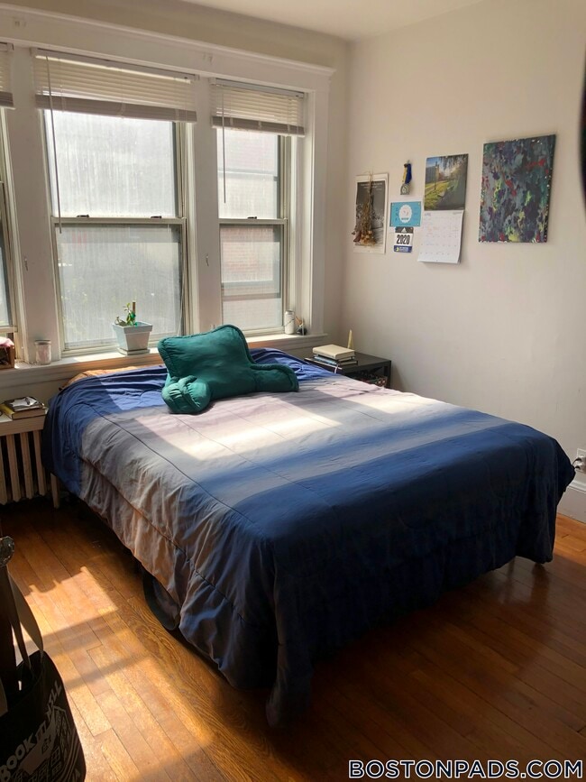 14 Lakeville Rd, Unit 4 in Boston, MA - Foto de edificio - Building Photo