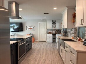 4420 Meadow Creek Cir in Sarasota, FL - Building Photo - Building Photo