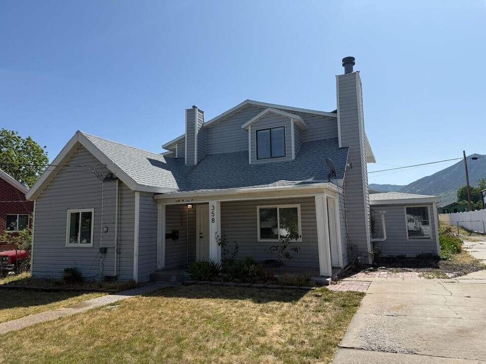 358 N 100 E in Tooele, UT - Building Photo