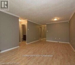 75 Huxley St in London, ON - Building Photo - Building Photo