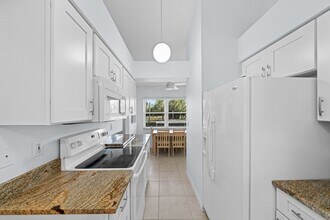 121 Wading Bird Cir in Naples, FL - Foto de edificio - Building Photo