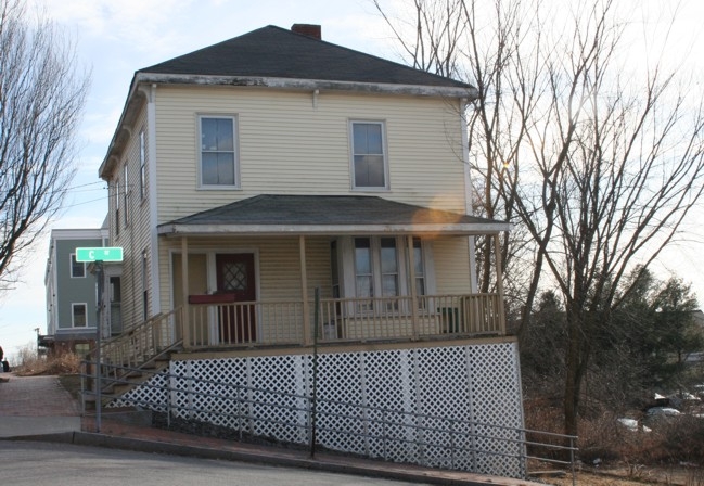 210 Valley St in Portland, ME - Foto de edificio - Building Photo