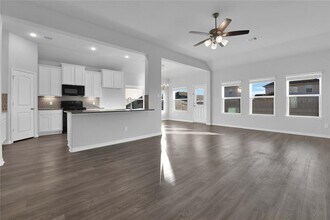 13010 Laura Lake Dr in Willis, TX - Building Photo - Building Photo