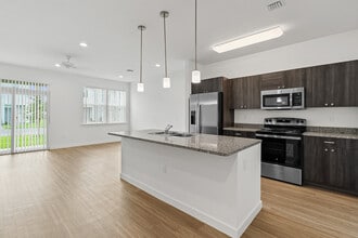 Torino Lakes Rental Townhomes in Port St. Lucie, FL - Foto de edificio - Building Photo