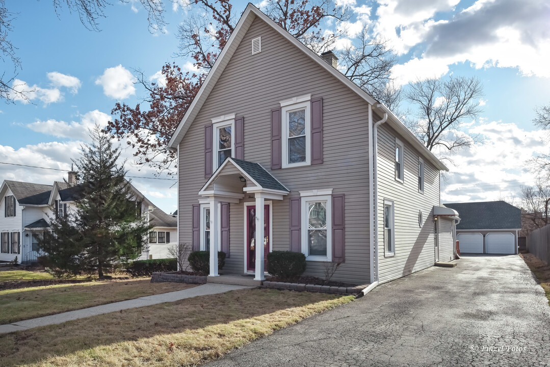 333 S Oriole Trail in Crystal Lake, IL - Building Photo