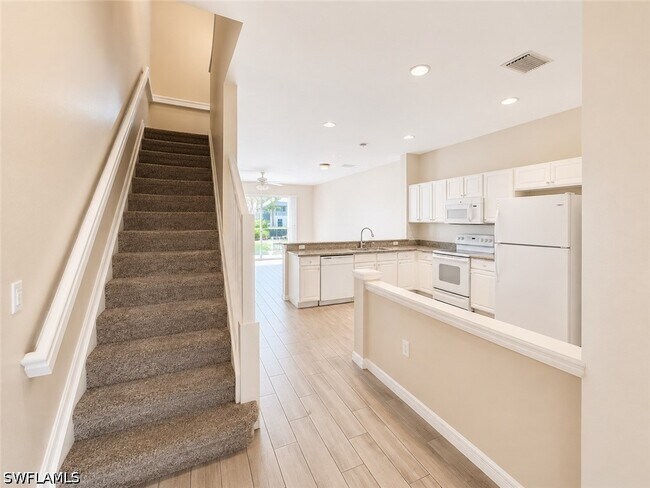 property at 912 Hampton Cir