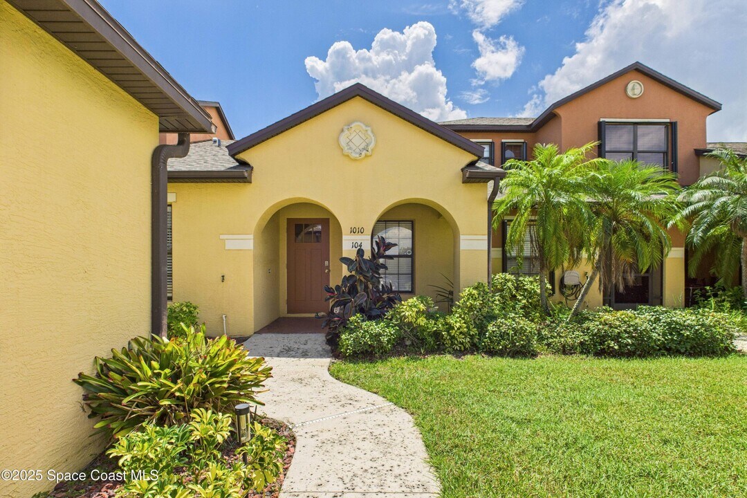 1010 Luminary Cir in Melbourne, FL - Building Photo