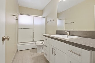 15464 Moorpark St in Sherman Oaks, CA - Building Photo - Building Photo