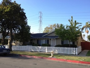 1841 Crestwood Lane in Anaheim, CA - Building Photo - Building Photo