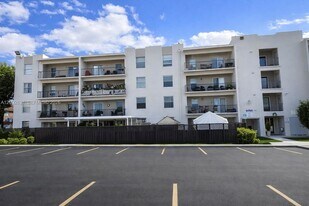 5755 W 20th Ave, Unit 406 in Hialeah, FL - Building Photo