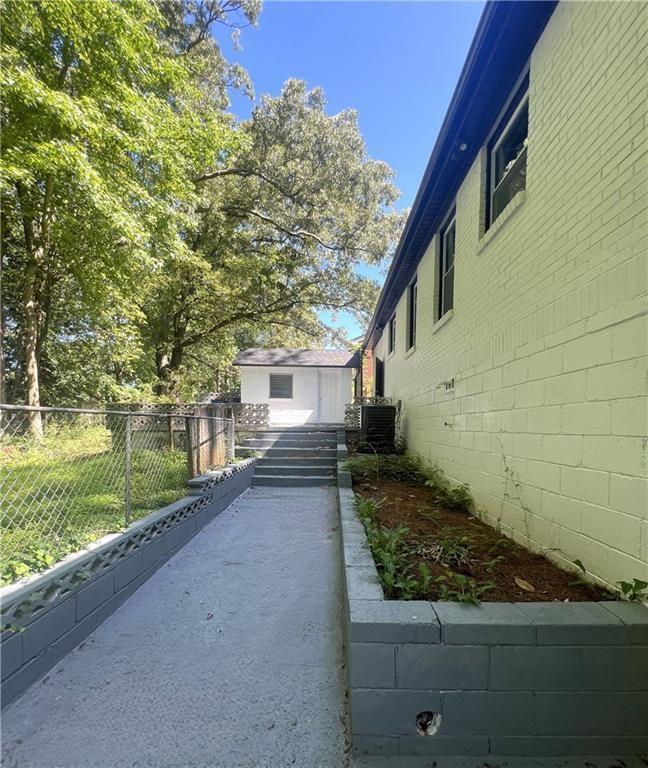 2545 Plantation Dr in East Point, GA - Building Photo - Building Photo