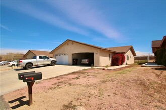 7215 Murray Ln in Yucca Valley, CA - Building Photo - Building Photo