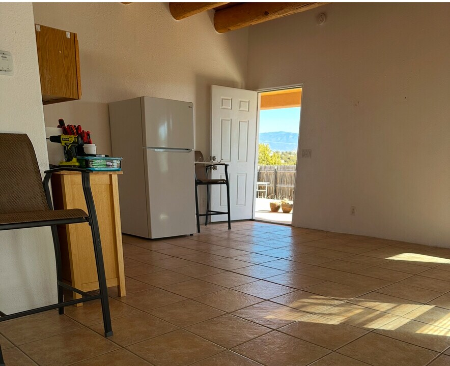 4654 San Ysidro Pl in Santa Fe, NM - Building Photo