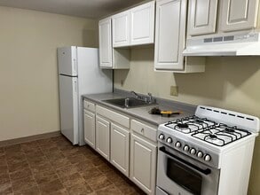 4 Adams Cir in Middleboro, MA - Building Photo - Building Photo