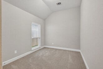 7435 Denali Dr in Katy, TX - Foto de edificio - Building Photo