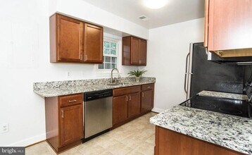 3335 Oakshade Ct in Fairfax, VA - Building Photo - Building Photo