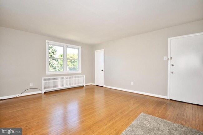 8035 Pine Rd in Philadelphia, PA - Building Photo - Building Photo