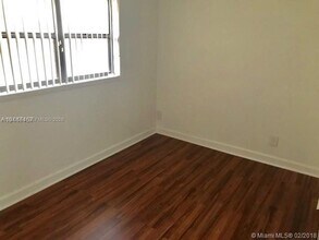 4015 NW 87th Ave in Sunrise, FL - Foto de edificio - Building Photo