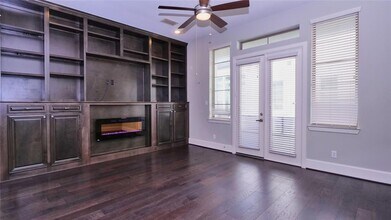 413 T C Jester Blvd in Houston, TX - Building Photo - Building Photo