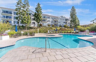 300 Cagney Ln, Unit 212 in Newport Beach, CA - Building Photo