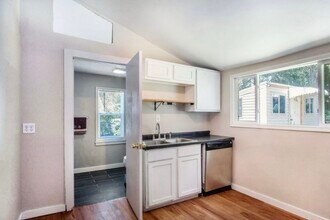 4528 Burdette St in Omaha, NE - Building Photo - Building Photo