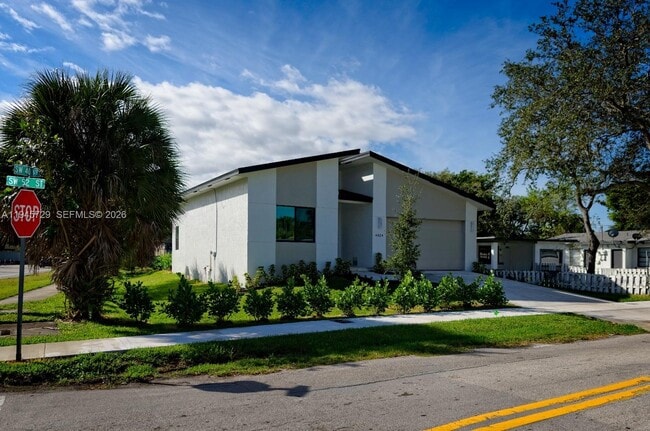 4024 SW 52nd St in Fort Lauderdale, FL - Building Photo - Building Photo