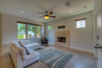 605 Peacock Ln in Austin, TX - Building Photo - Building Photo