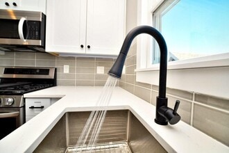 8 Chestnut Ave in Boston, MA - Building Photo - Building Photo