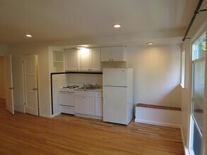 1958 S Beverly Glen Blvd, Unit 1958 in Los Angeles, CA - Building Photo - Building Photo