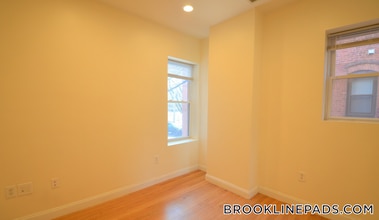 1801 Beacon St in Brookline, MA - Building Photo - Building Photo