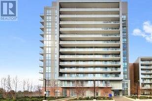 36 Forest Manor Rd in Toronto, ON - Building Photo