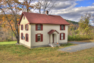 Silver Eagle Ranch in Hillsdale, NY - Foto de edificio - Building Photo