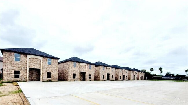 1105 W Kennedy St in Pharr, TX - Building Photo - Building Photo