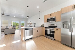 1440 Hendon St in Fayetteville, AR - Building Photo