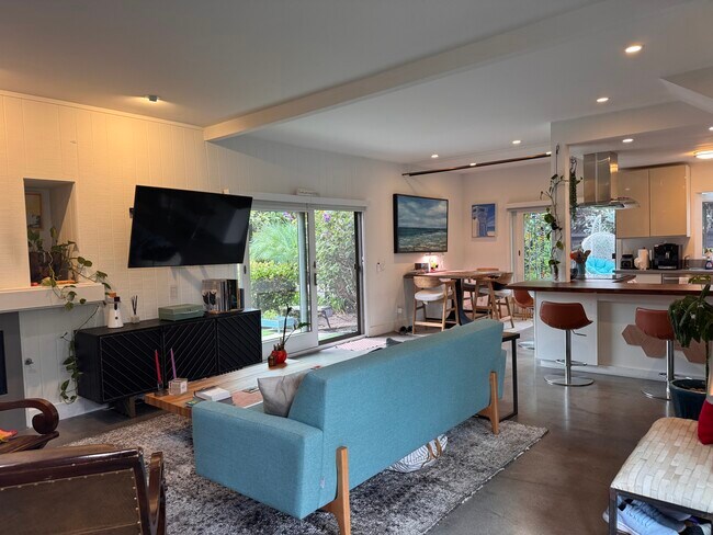 343 Cypress Dr in Laguna Beach, CA - Building Photo - Building Photo
