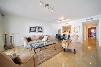 5235 Fisher Island Dr in Miami Beach, FL - Building Photo - Building Photo