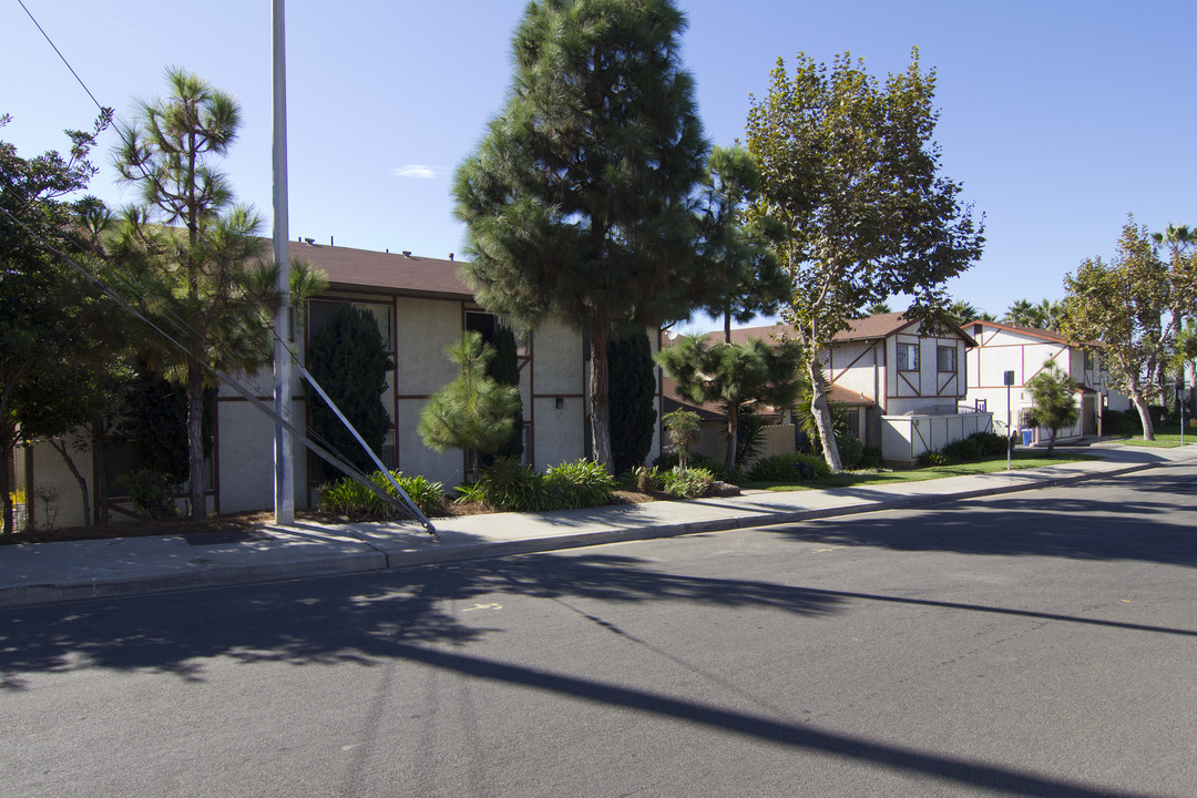 Bay Pointe Apartments in Chula Vista, CA - Building Photo