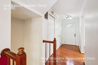 14486 Four Chimney Dr in Centreville, VA - Building Photo - Building Photo