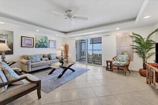 6154 Midnight Pass Rd in Sarasota, FL - Building Photo