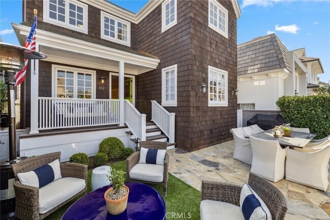 312 Ruby Ave, Unit 1012 in Newport Beach, CA - Foto de edificio - Building Photo
