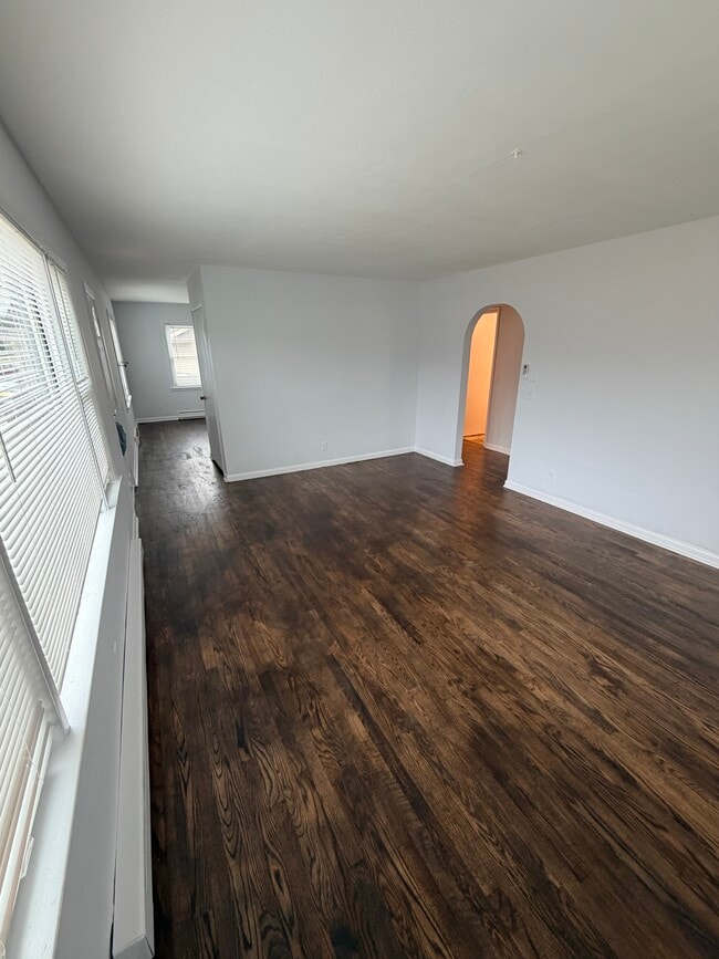 528 King St, Unit Apt 1 in Belvidere, IL - Building Photo - Building Photo