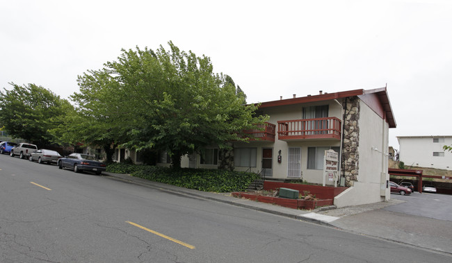 Stone Crest Apartments in Vallejo, CA - Building Photo - Building Photo