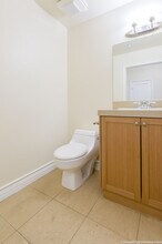 4871 Klump Ave, Unit 105 in North Hollywood, CA - Building Photo - Building Photo