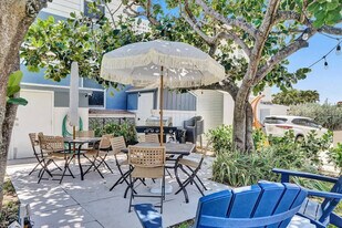 810 S Surf Rd in Hollywood, FL - Building Photo