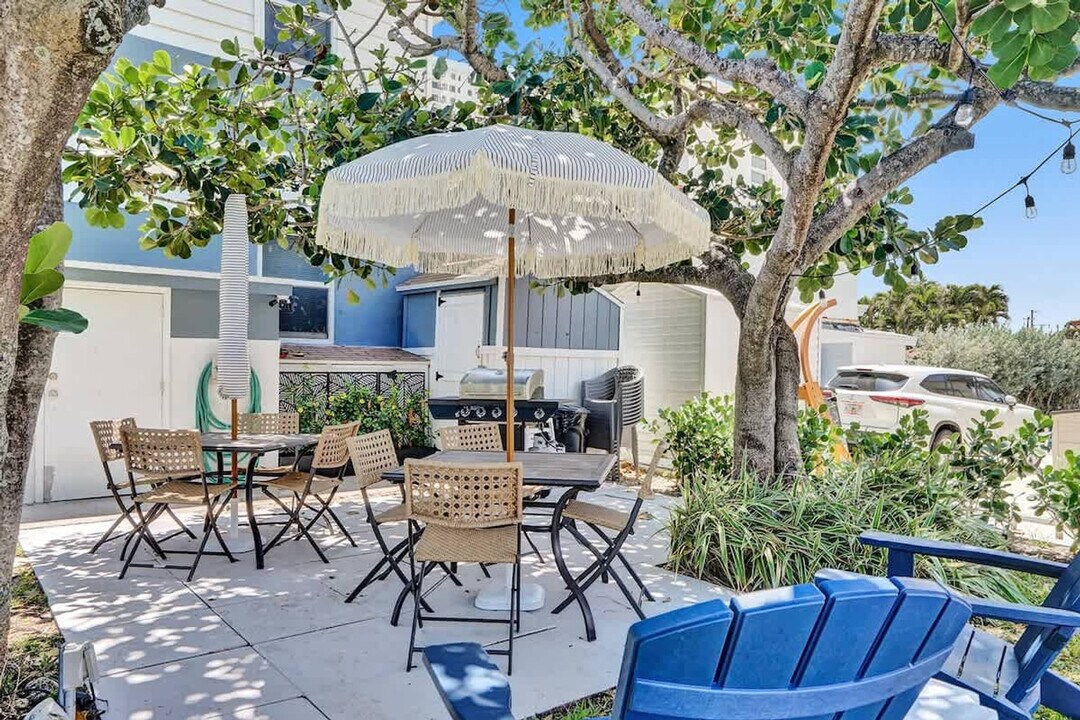 810 S Surf Rd in Hollywood, FL - Building Photo