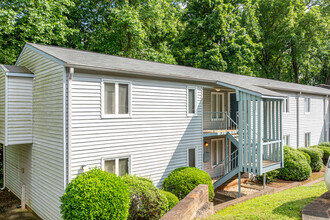 Sharon Lakes in Charlotte, NC - Building Photo - Building Photo